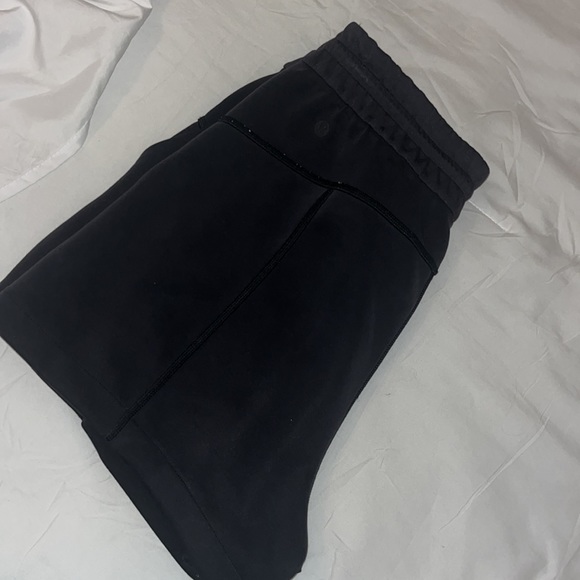 Softstream lululemon shorts. Size 8 - Picture 3 of 4